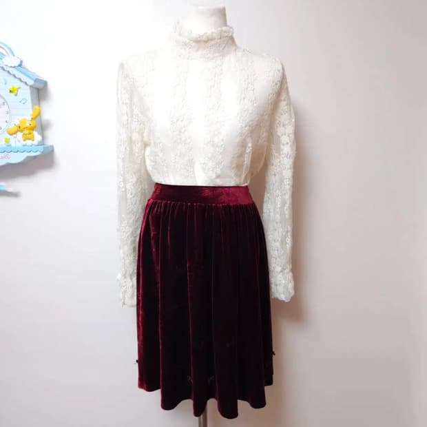 어스뮤직앤이콜로지 레드 벨벳 스커트 치마