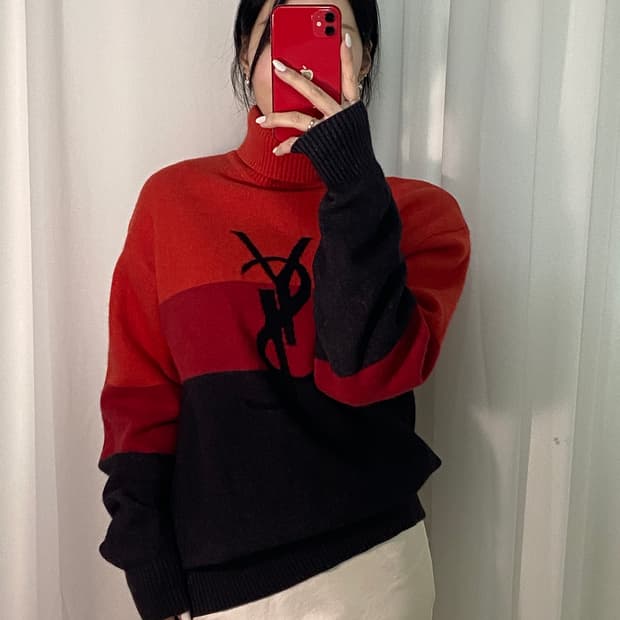 입생로랑 빅로고 목폴라 니트