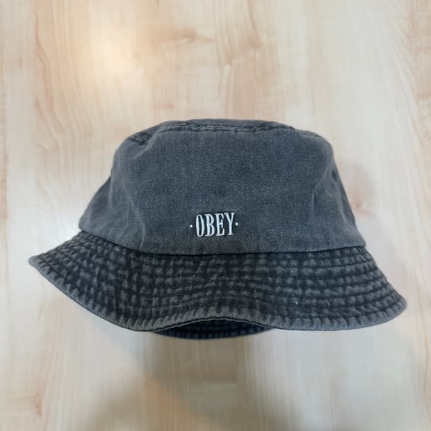 오베이 워싱 버킷햇 