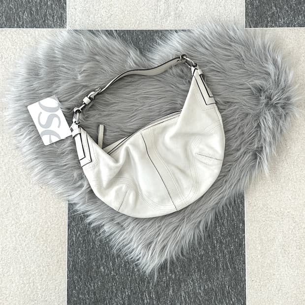 코치 화이트 레더 미니 호보백 