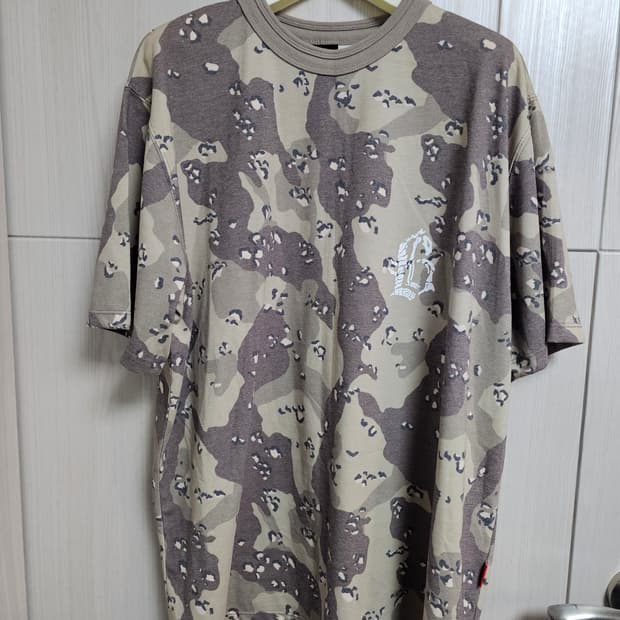 블랙아웃 반팔티