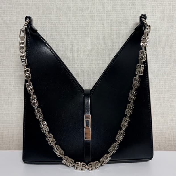 지방시 컷아웃 미니+정품 스트랩+파우치+쿠션