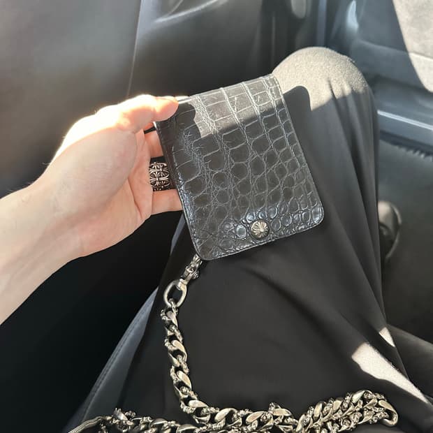 크롬하츠 크로커다일 앰보스드 지갑