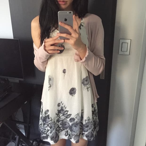 모노 플라워 도트 민소매 라운드 원피스