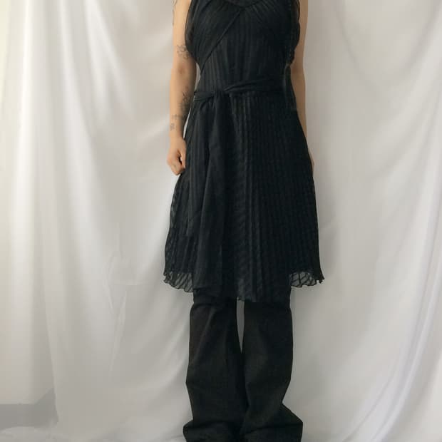 Tied point pleats pattern sleeveless one