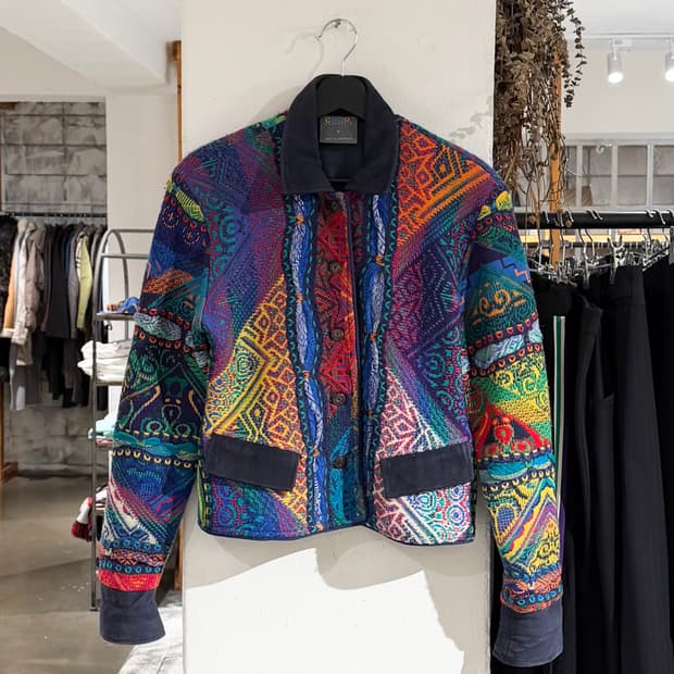 쿠지 멀티컬러 3D 니트 자켓