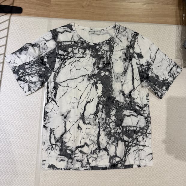 발렌시아가 반팔티셔츠