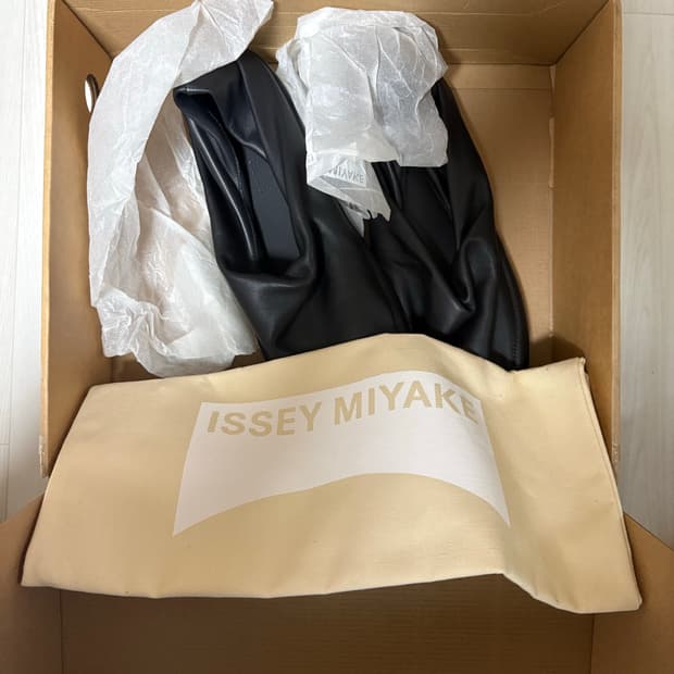 캠퍼x이세이미야케 Eu43사이즈 아예 새상품