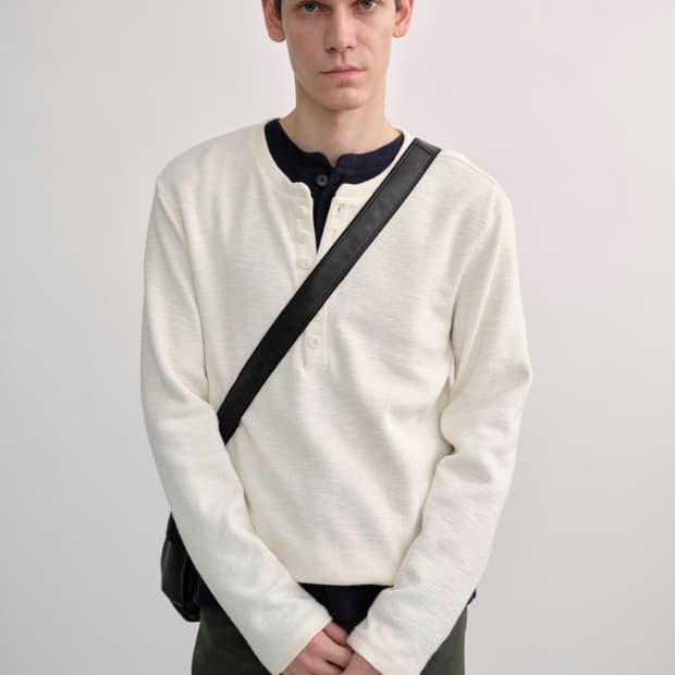 컬러컬러 버튼 헨리 넥