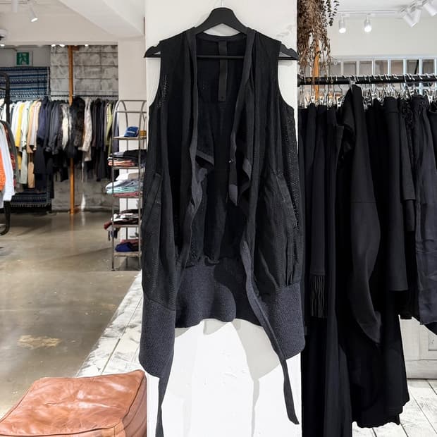 아이작 세럼 블랙 펀칭 카프스킨 레더 베스트