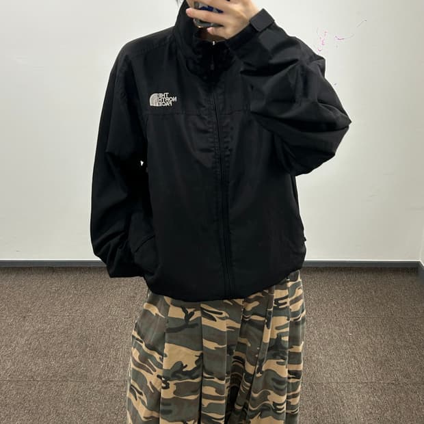 The north face 노스페이스 밑단 스트링 블랙 바람막이