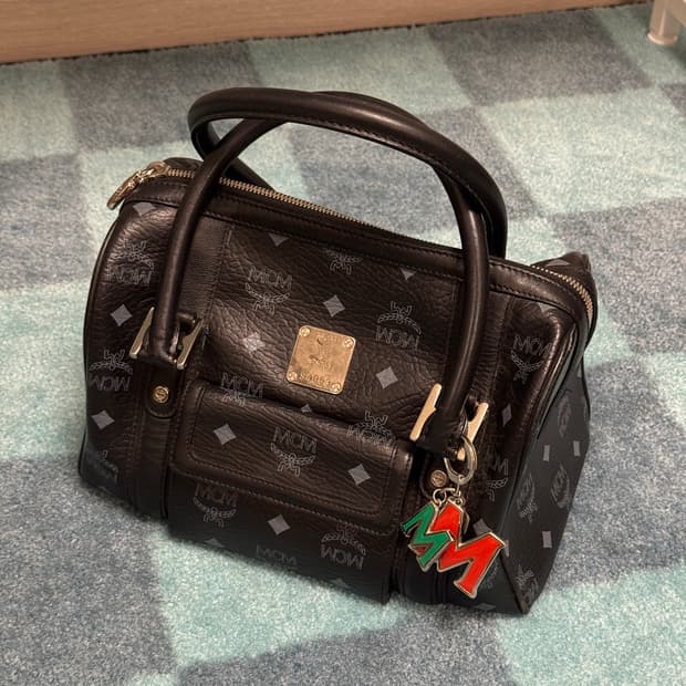 [정품] MCM 클래식 비세토스 보스턴백 블랙 (상태 A급 / 키링 포함