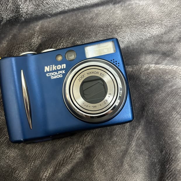 니콘 쿨픽스 e5200