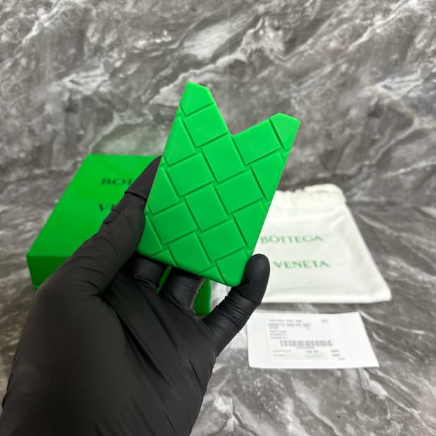 [새상품] 보테가베네타 실리콘 카드케이스 카드지갑