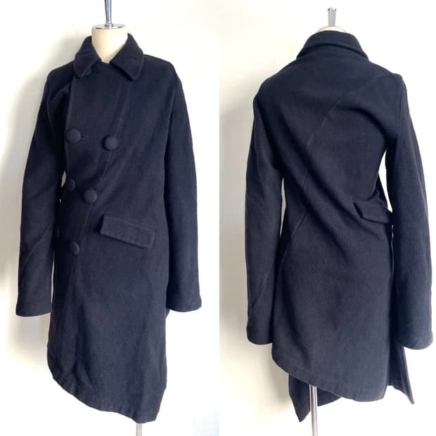 꼼데가르송 트위스트 버튼 코트