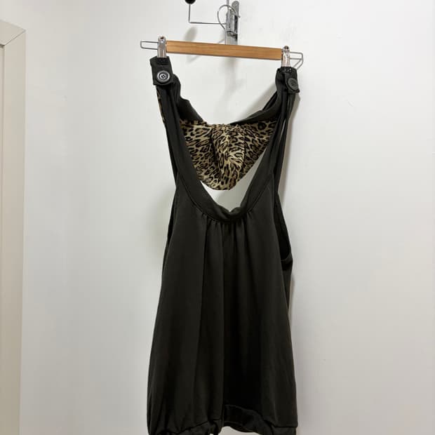 갸루 레오파드 후드 슬리브리스 민소매