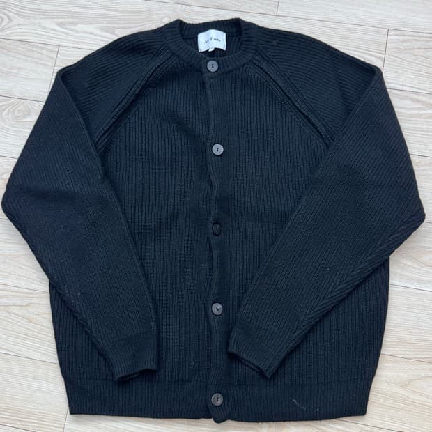 아트이프액츠 캐시미어 라운드넥 가디건