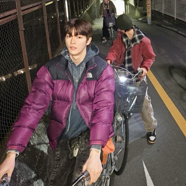 라이즈 성찬 착용 노스페이스 눕시 퍼플 패딩 S사이즈