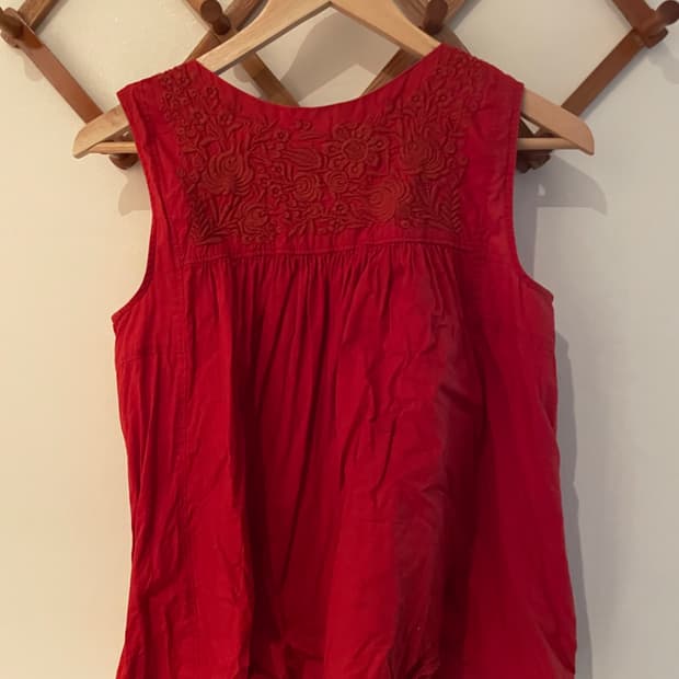 Uniqlo Embroidery Sleeveless