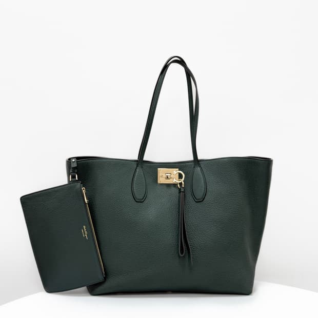 페라가모 간치니 락 레더 쇼퍼백