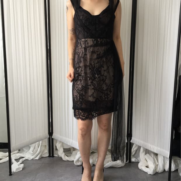 Lace point pattern dress