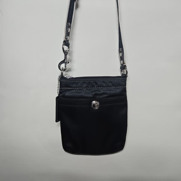 코치 블랙 크로스백