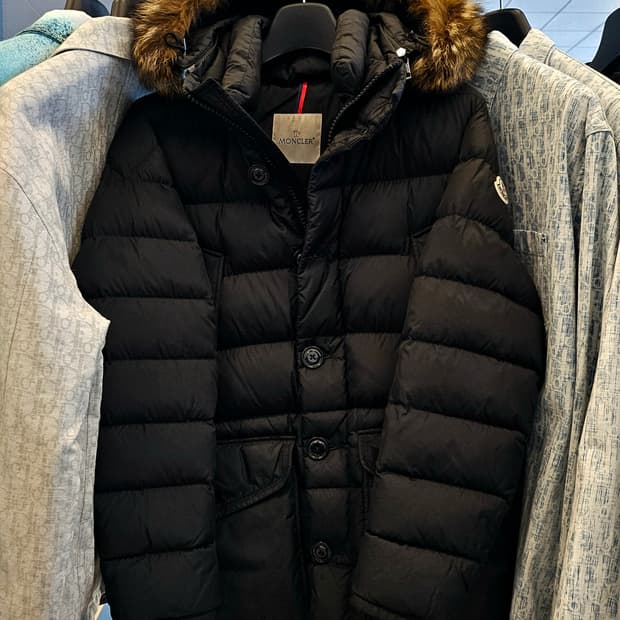 몽클레어 클루니 22fw
2사이즈 