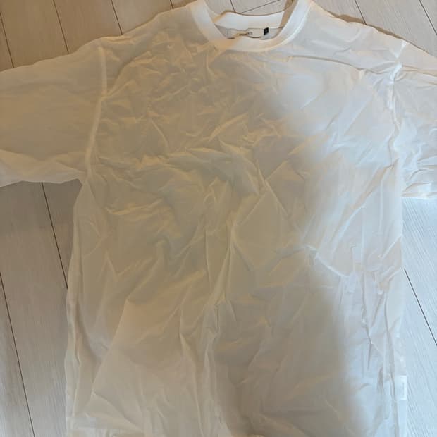 아모멘토 화이트 반팔