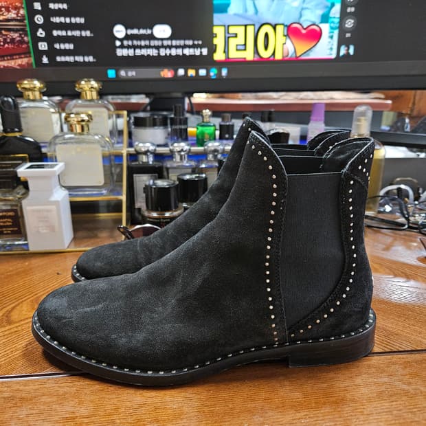 지미추 스웨이드 부츠 37사이즈