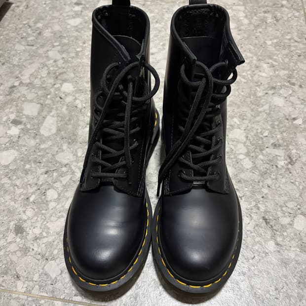 닥터마틴 8홀 부츠