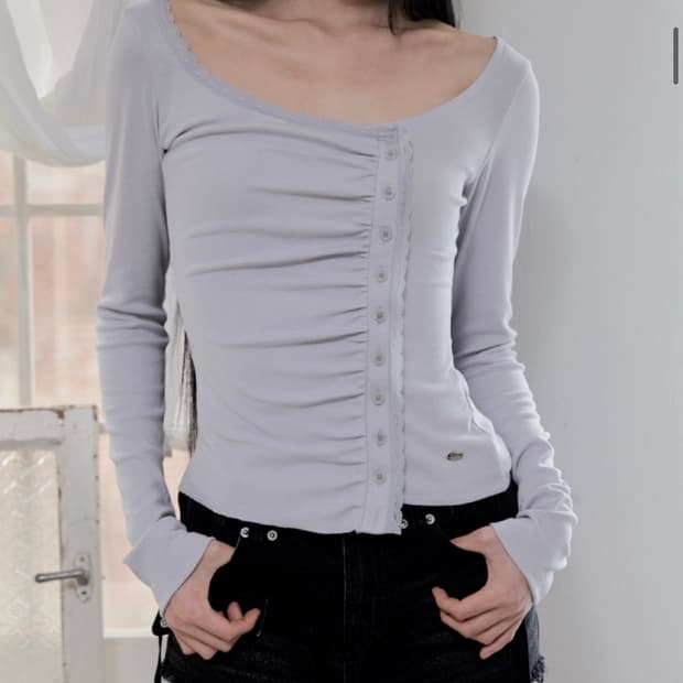 511비전 ELIN LACE UNBALANCE SHIRRING TOP