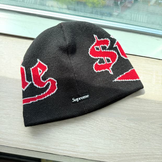 슈프림 뉴에라 악센트 비니