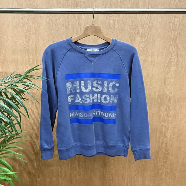 메종키츠네 코튼 긴팔 맨투맨 빅 레터링 그래픽 프린트 리브 디테일 블루