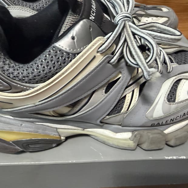 발렌시아가 트랙 그레이 42