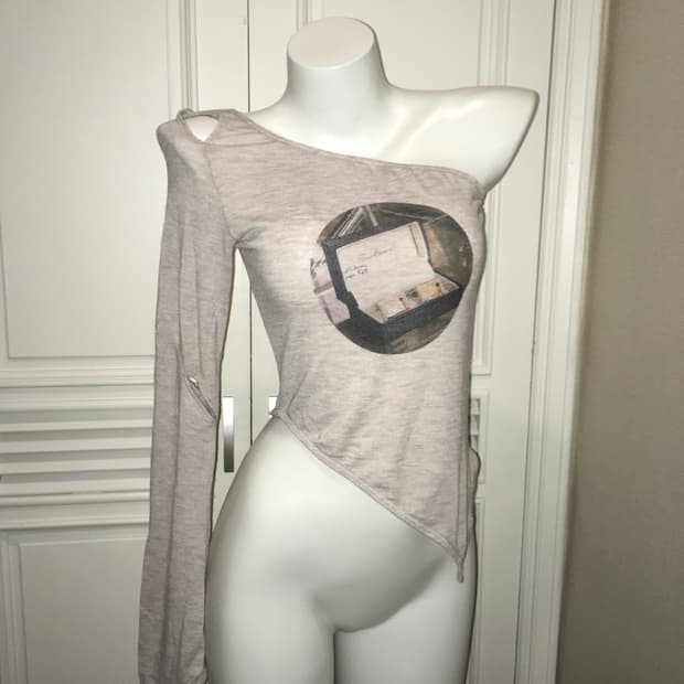 2000아카이브스 컷아웃 오프숄더 사선탑 그레이