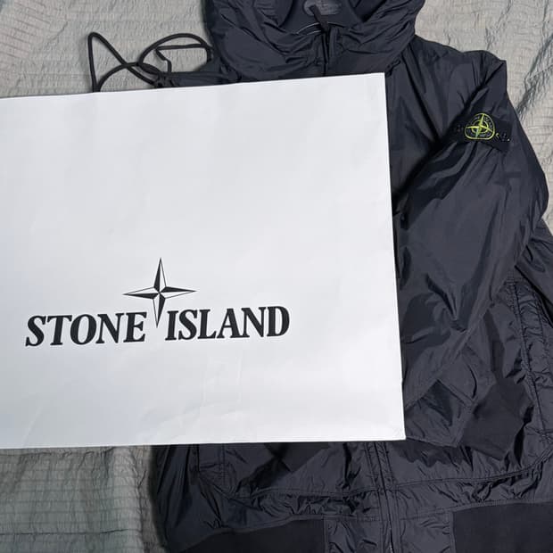25fw스톤아일랜드 크링클랩스 패딩 자켓 105사이즈