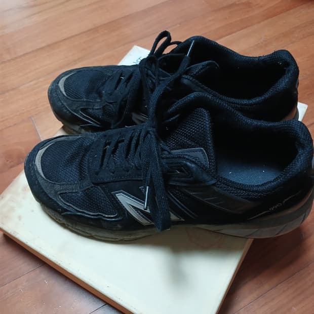 뉴발란스 블랙 990v5 275