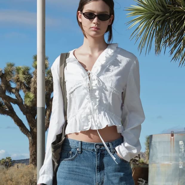 로우클래식 RAW EDGED RUFFLE BLOUSE_OFF WHITE