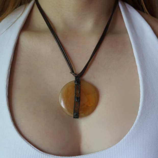 vintage amber glass pendant necklace
