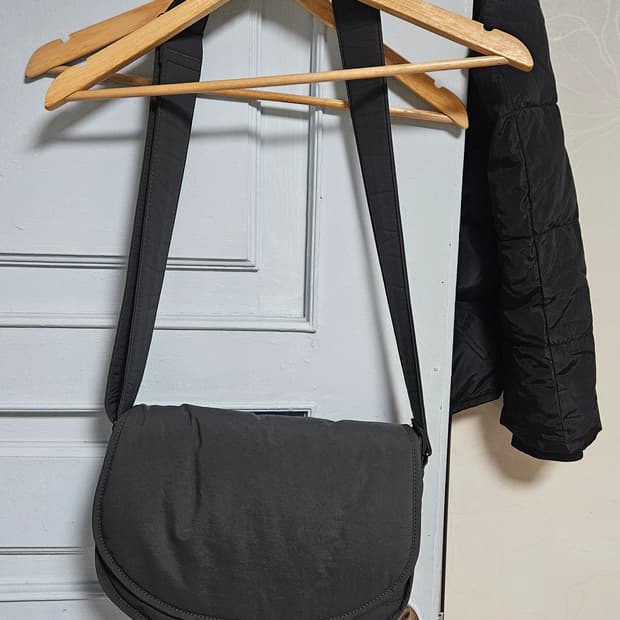 마지언타이틀 / 러너스백 / 그레이