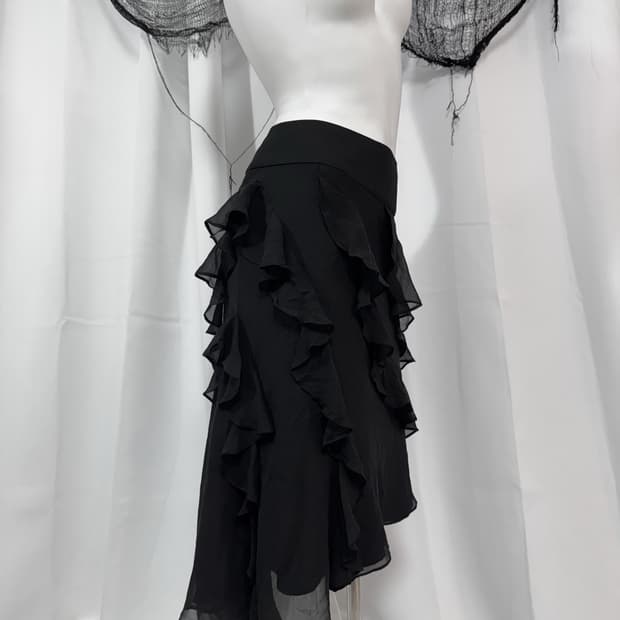 black frill skirt