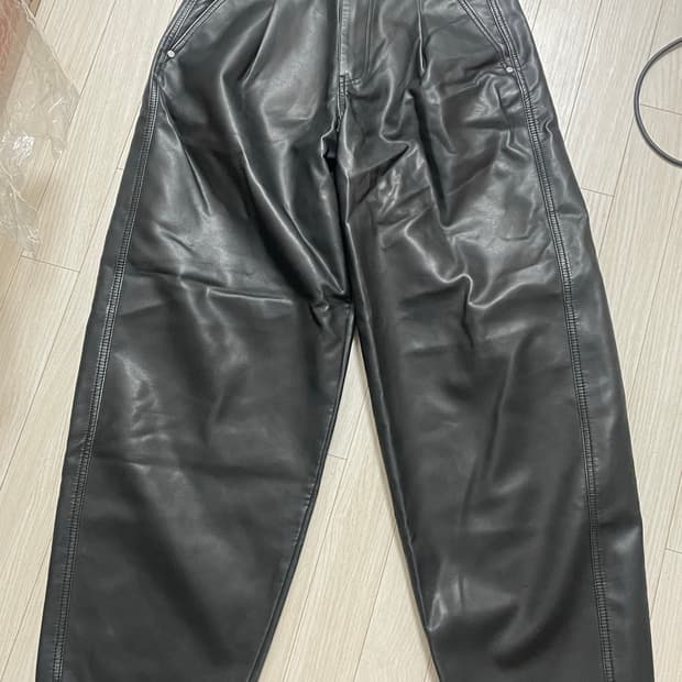 세컨 모놀로그 레더 와이드 팬츠