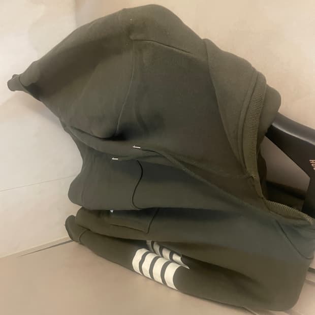 톰브라운 후드 판매합니다.