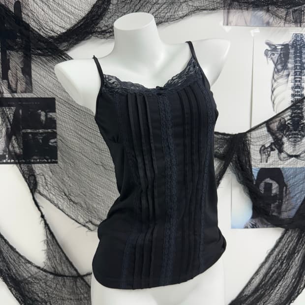 Fairy lace detailed camisole