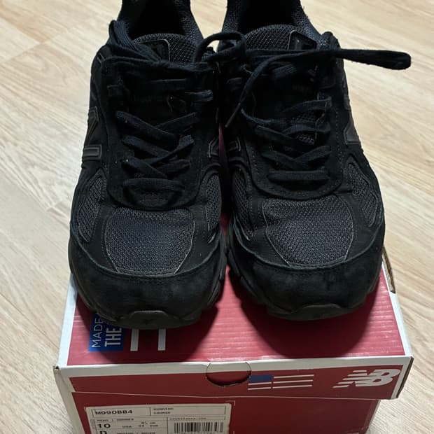 뉴발란스 990 v4 트리플블랙