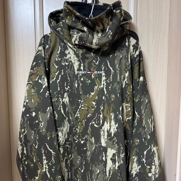 새상품 타미 진스 우드랜드 카모 바라클라바 후드티 L