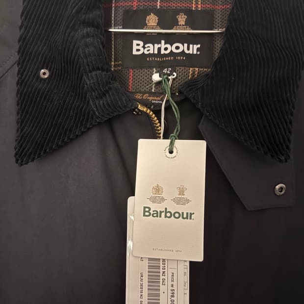 바버 트랜스포트 네이비 42 사이즈 팝니다!