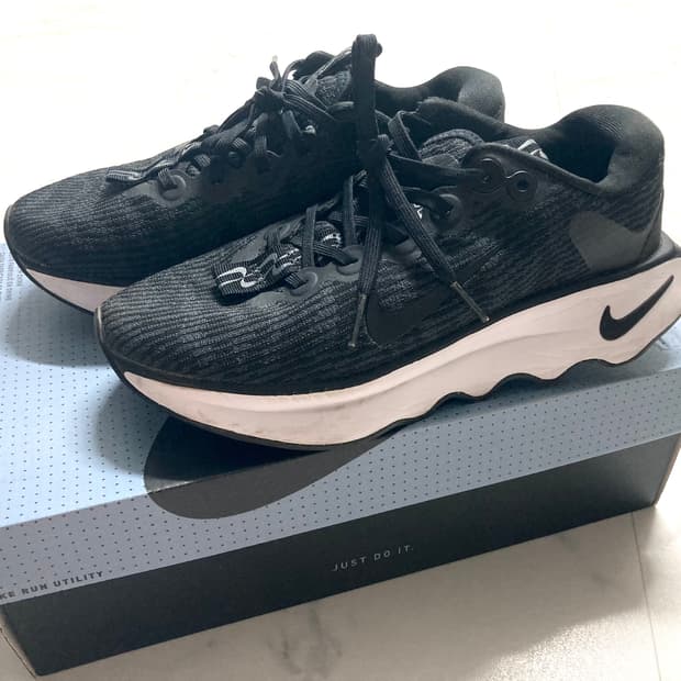 (거의 새것)나이키 모티바 런닝화 워킹화 235