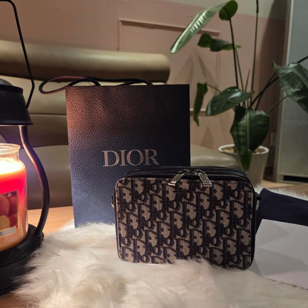 디올 오블리크 자카드 메신저백