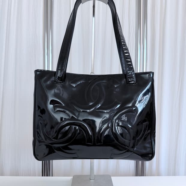 샤넬 로고 페이던트 숄더백